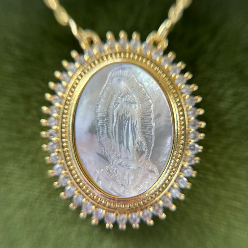 COLAR N.S. GUADALUPE MADRE PÉROLA GOLD